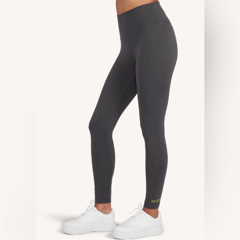 Lululemon x Peloton Wunder Train Tight 25”, Size 2